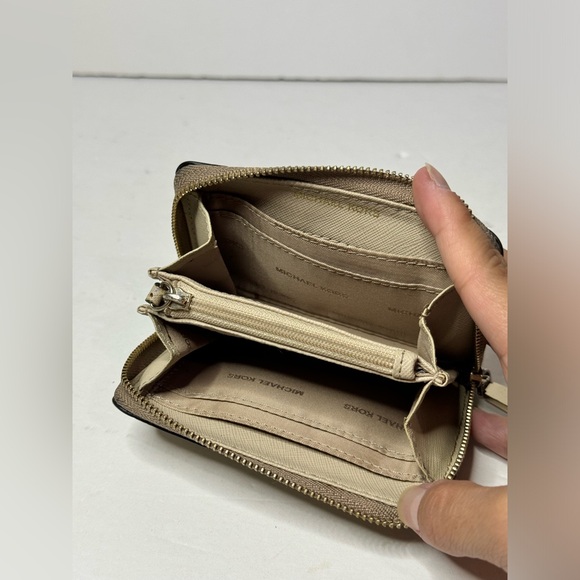 MICHAEL KORS Small Pebbled Leather Wallet - Picture 9 of 13